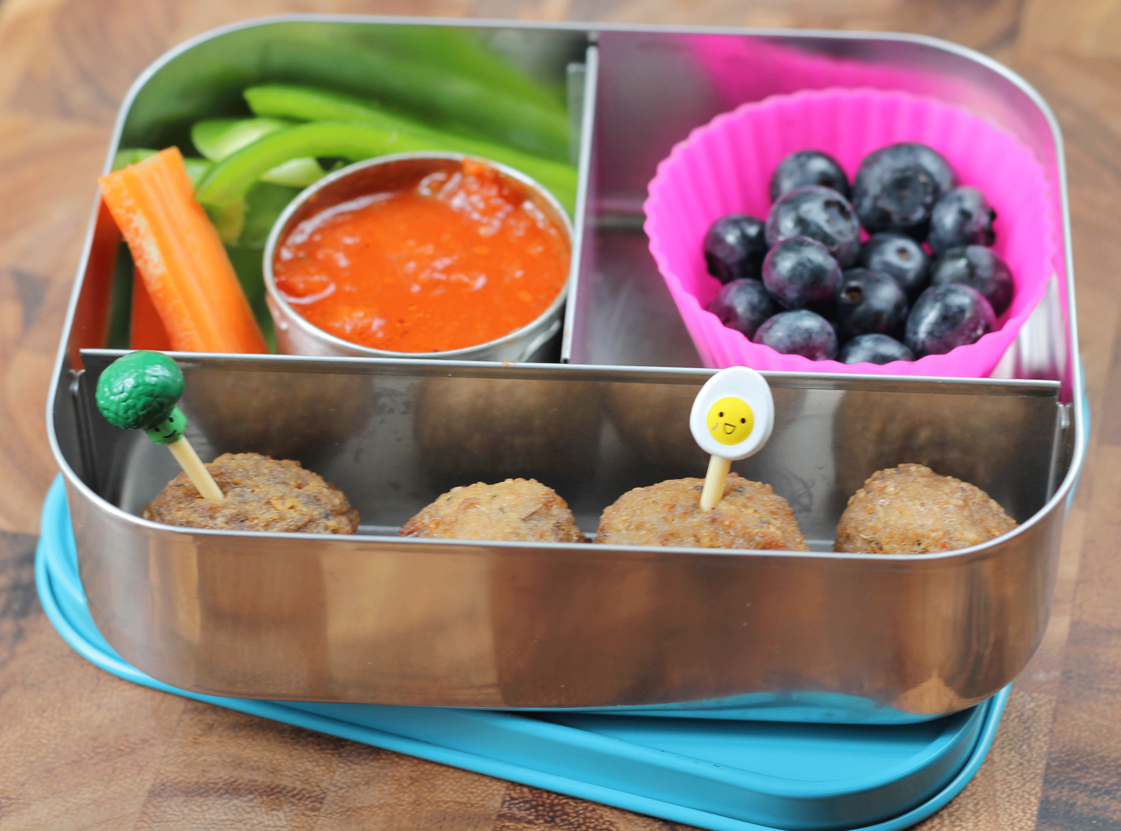 Back to School Lunch Ideas- Meatball Dippers. A side of marinara sauce makes this a super fun lunch!