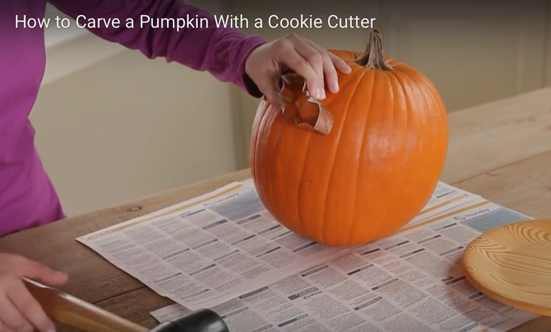 How to carve a pumpkin with kids and cookie cutters. Super easy trick to carve pumpkins.