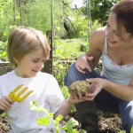 Kids learn so many character-building traits from growing a garden!  Watch the video to learn why I wholeheartedly recommend all kids should plant herbs and vegetables.  I think every child should have a garden. Even if that is just a few herbs in pots on the windowsill to a full fledge vegetable garden in the backyard.