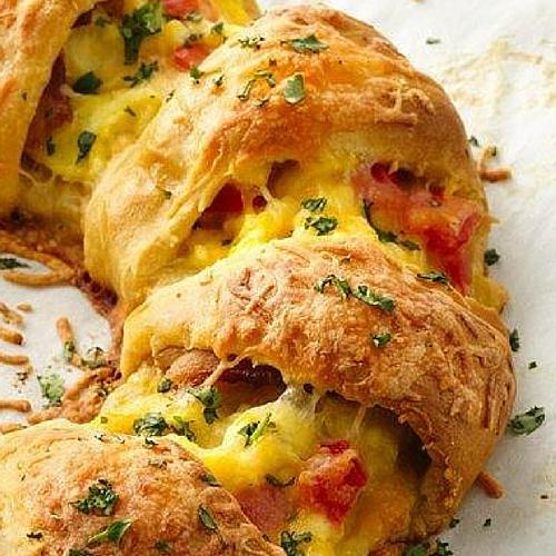 Bacon, Egg And Cheese Brunch Ring