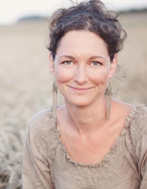 About Jo Cormack - Jo Cormack is a therapist, writer and feeding consultant. She specializes in solving picky eating for children and adolescents, working with their families, parents and other professionals to help them gain a greater relationship with food.