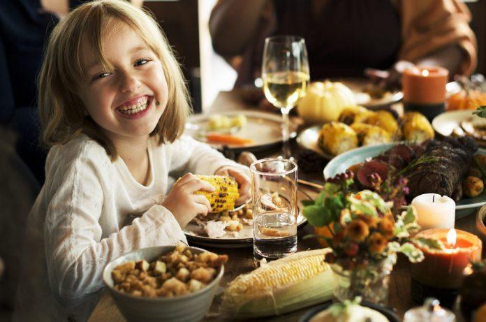 Have trouble getting your kids to eat new foods on the holiday? Here're tips to make thanksgiving fun for the whole family!