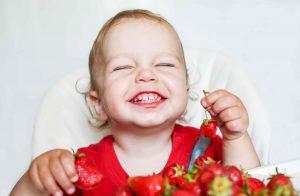 Toddler-Eating-Strawberries