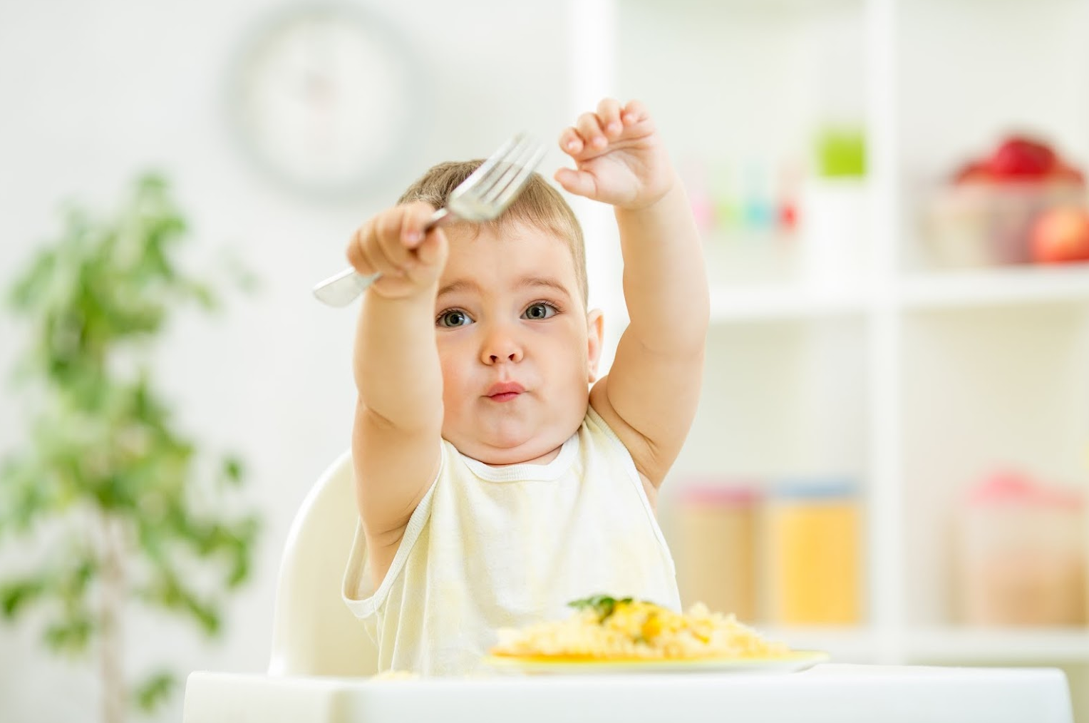 Messy Mealtime Guide: What You Need to Know When Feeding an Infant