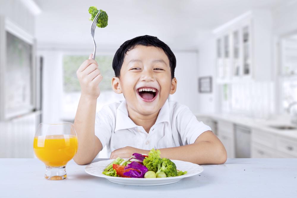 How to Get Kids to Eat Healthier Series: Kids Eating Broccoli