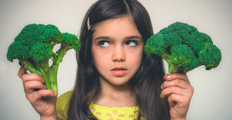 Getting your kids to eat healthy food is absolutely possible. Read to learn the 10 tips to fight the veggies battle with your kids.