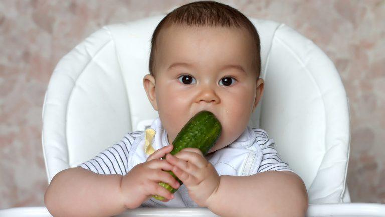 Have your kids eat more fruits and beggies by watching other kids eat fruit and veggies.
