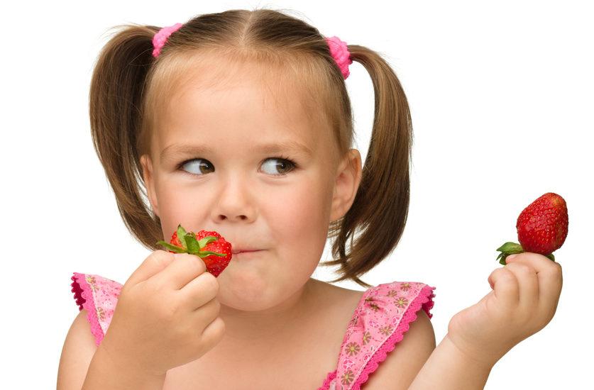 How to Get Kids to Eat Healthier Series: Kids Eating Strawberries - Feeding My Kid