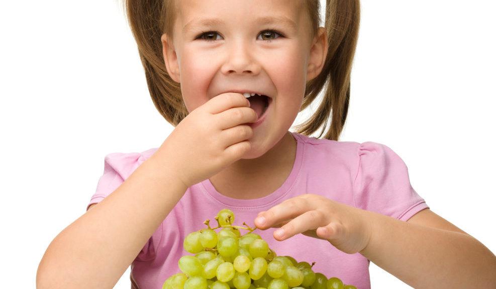 How to Get Kids to Eat Healthier Series: Kids Eating Grapes