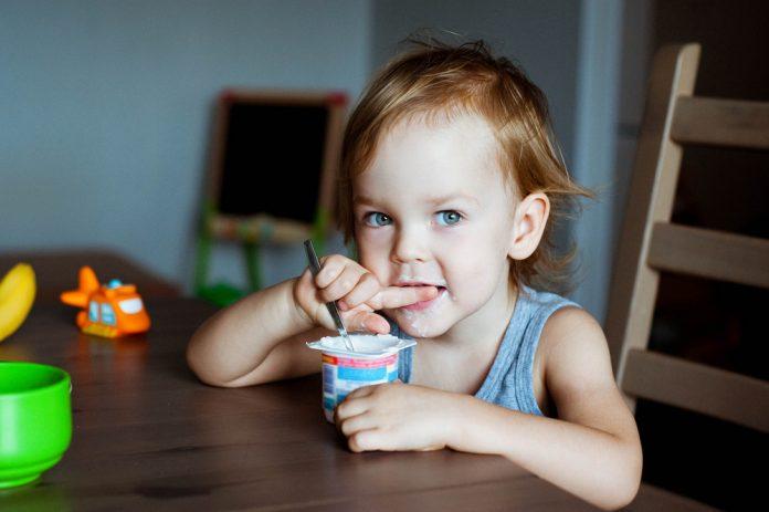 What to do if your child is overeating? Why is he always hungry? There are many possible reasons why your child is always hungry. Find out why here!