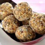 These high-fiber energy balls will send kids off to school with bellies full of fiber, antioxidants, and vitamins. The perfect snack for everyone!