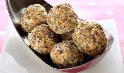 These high-fiber energy balls will send kids off to school with bellies full of fiber, antioxidants, and vitamins. The perfect snack for everyone!