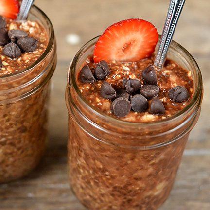 Overnight Oats With Chocolate And Strawberries