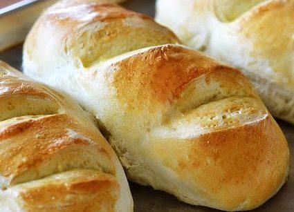 20 Amazing Bread Recipes from Hawaiian Sweet Rolls to Garlic Herb Bread to Monkey Bread