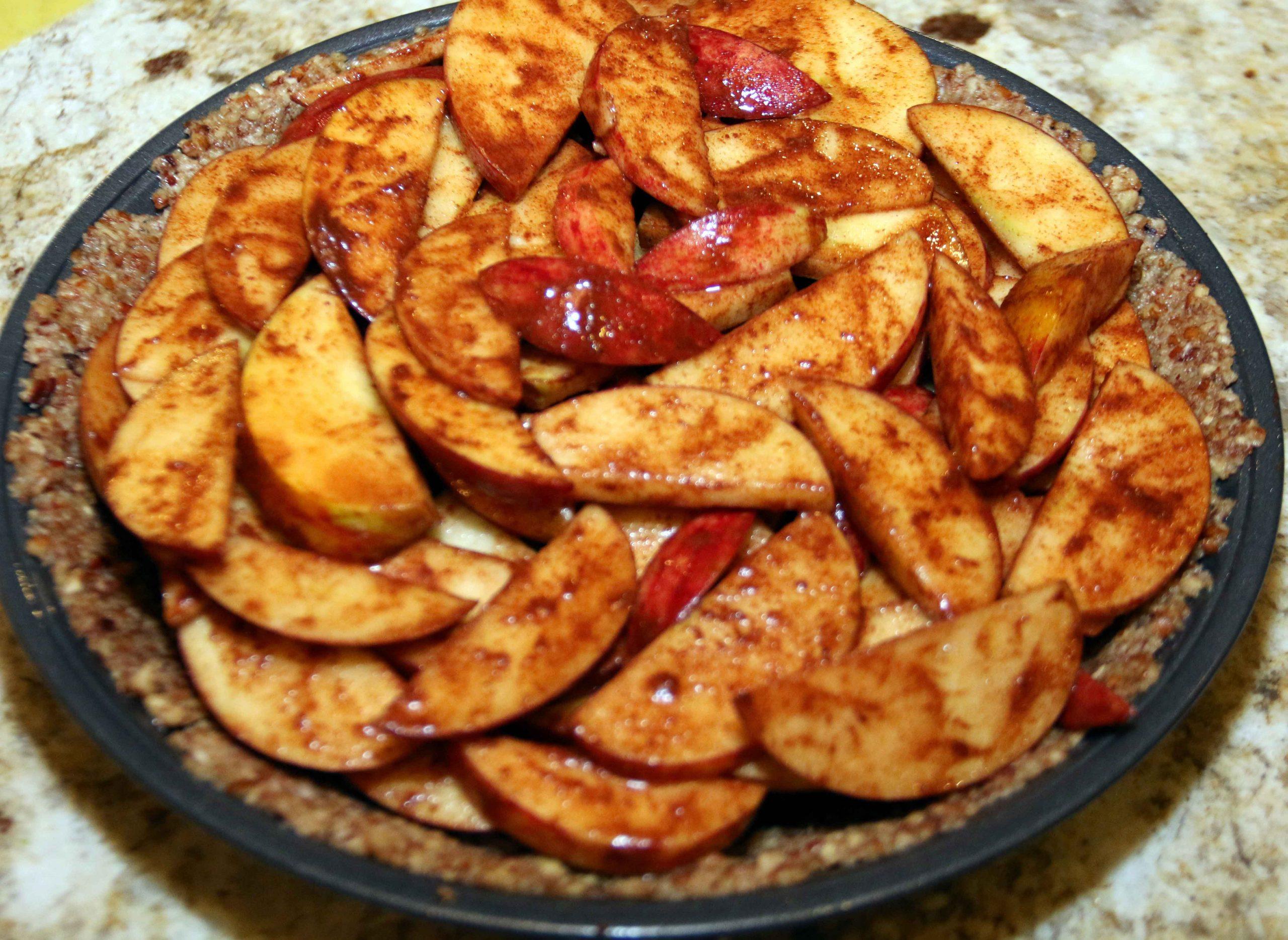 If you're looking for a healthier alternative to the traditional apple pie without all the added sugar, this is your new recipe. A yummy, healthy apple pie.