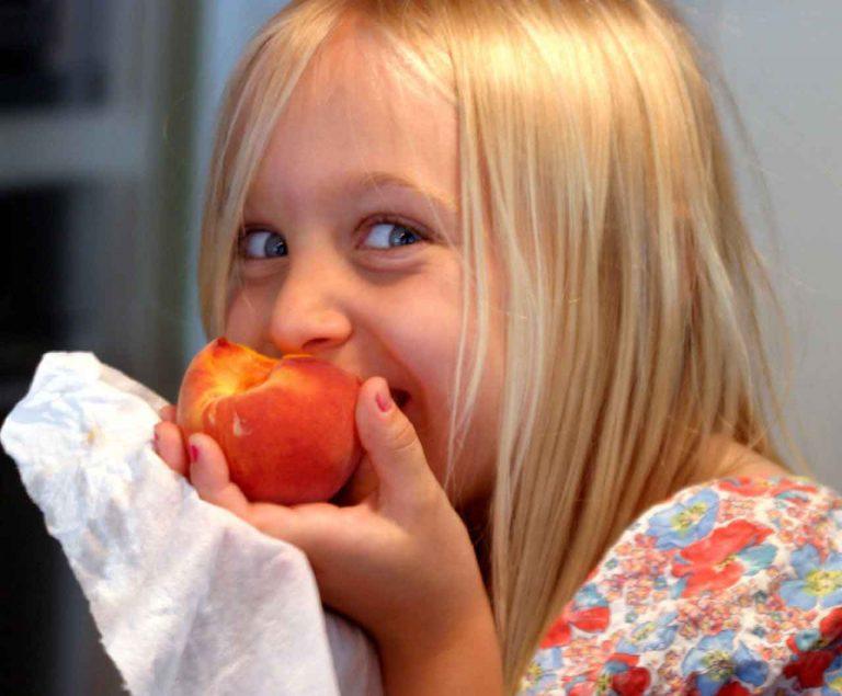 How to Teach Your Kids Healthy Eating Habits (Without Losing Your Mind)
