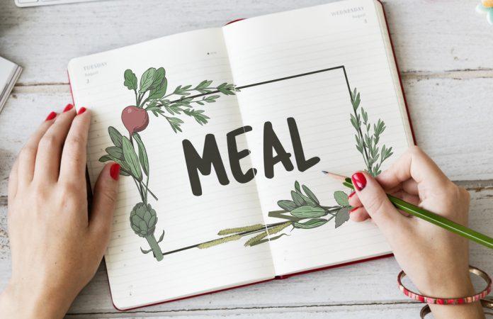 Having a healthy eating plan not only saves money but keeps your family eating nutritious foods. Read these 3 tips on how to create your weekly meal plan.